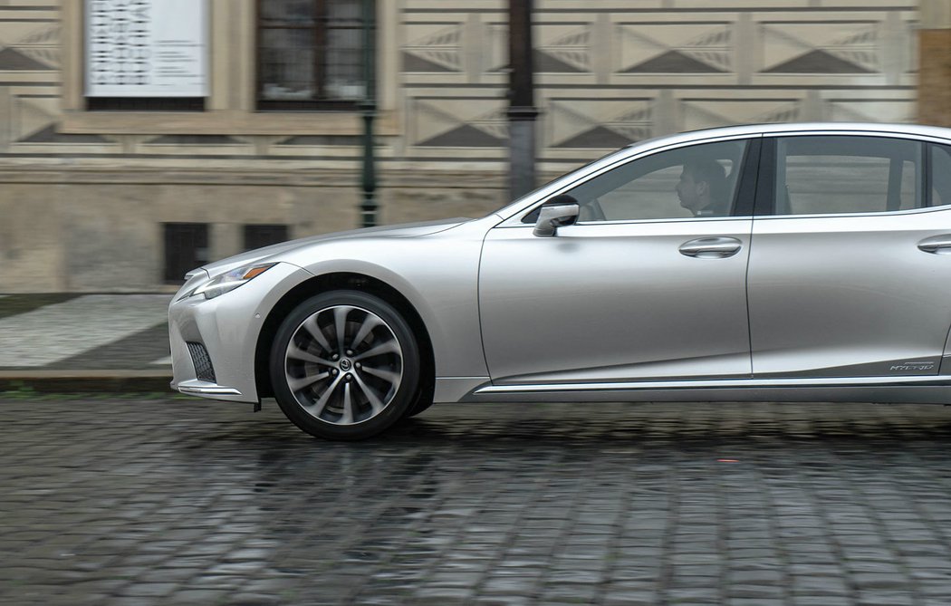 Lexus LS 500h (264 kW) Superior