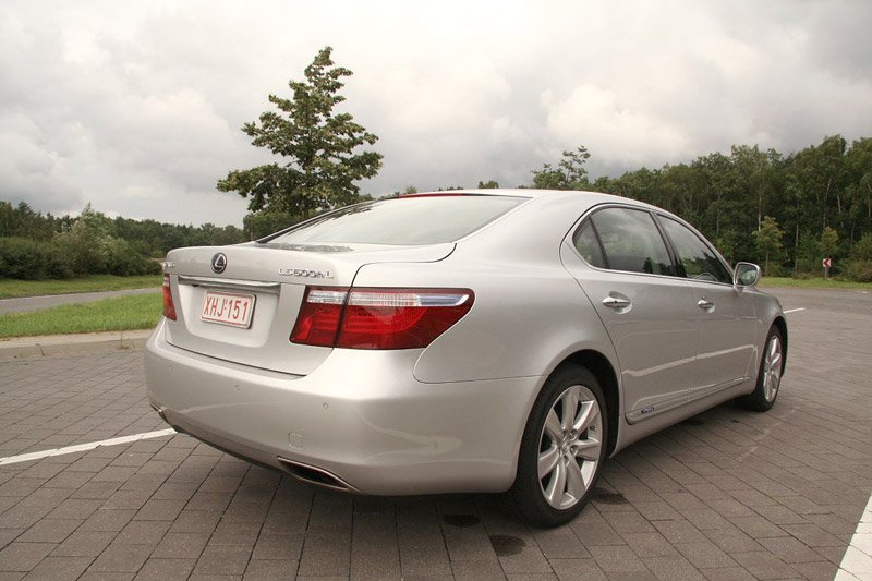 Lexus LS