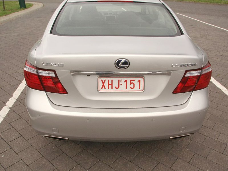 Lexus LS