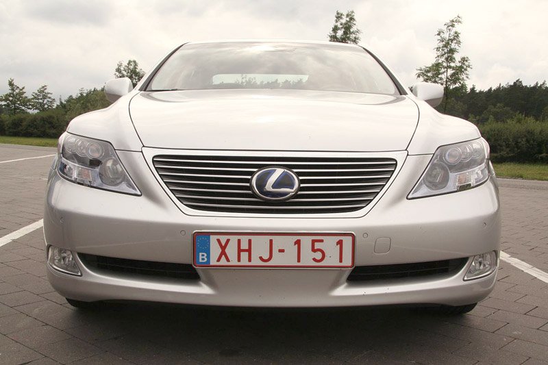 Lexus LS