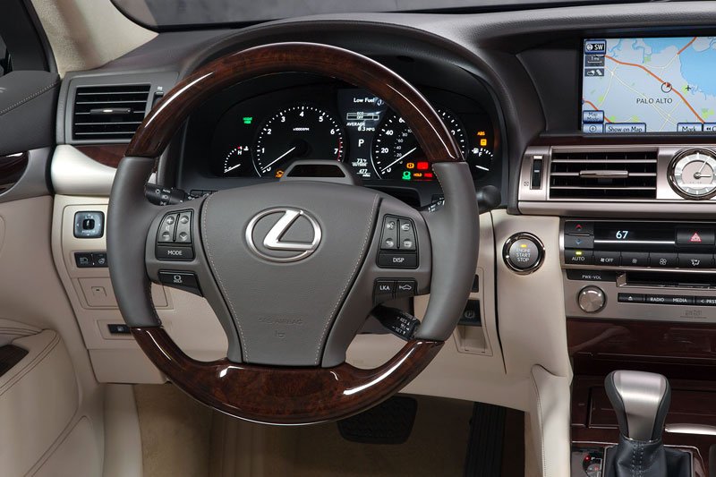 Lexus LS 460