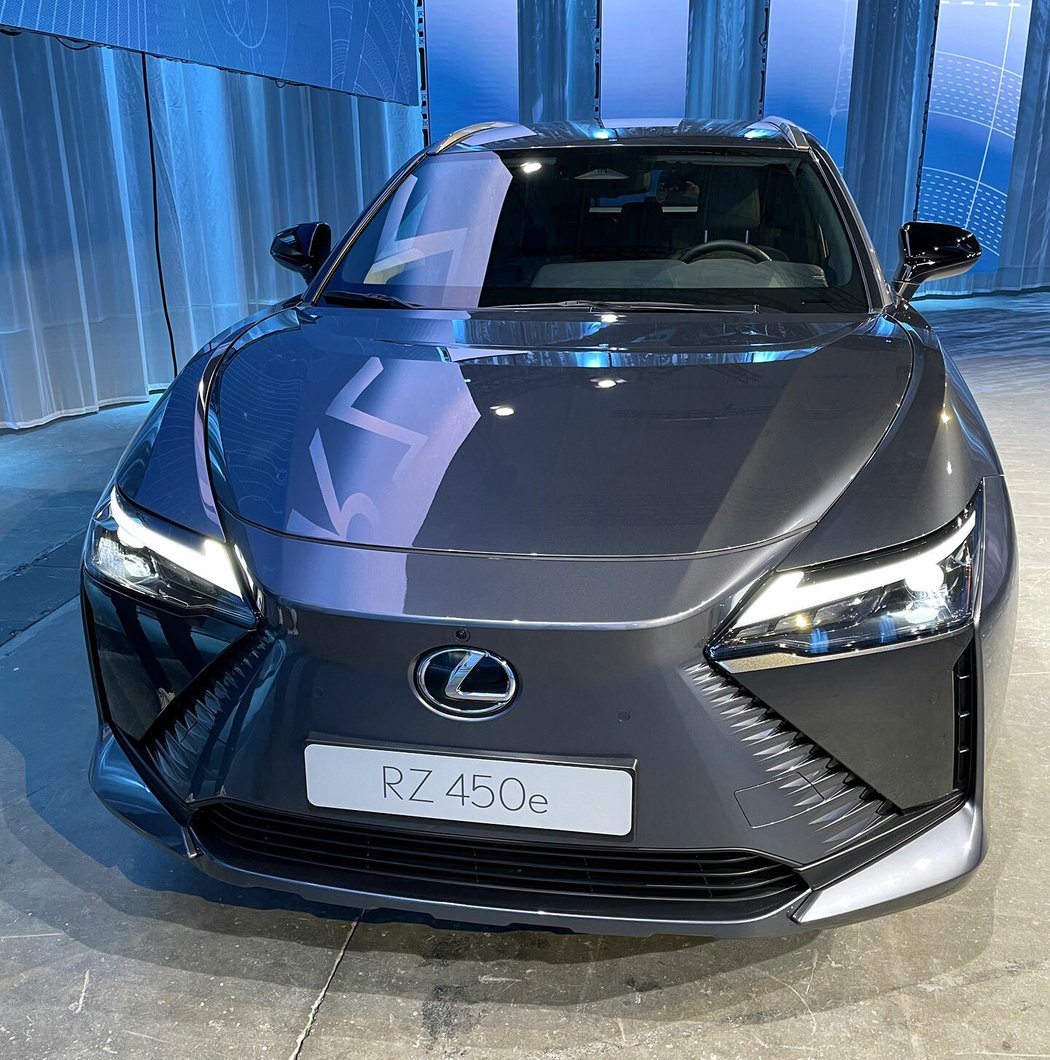 Lexus RZ 450e