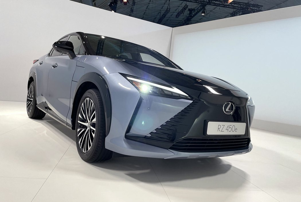 Lexus RZ 450e