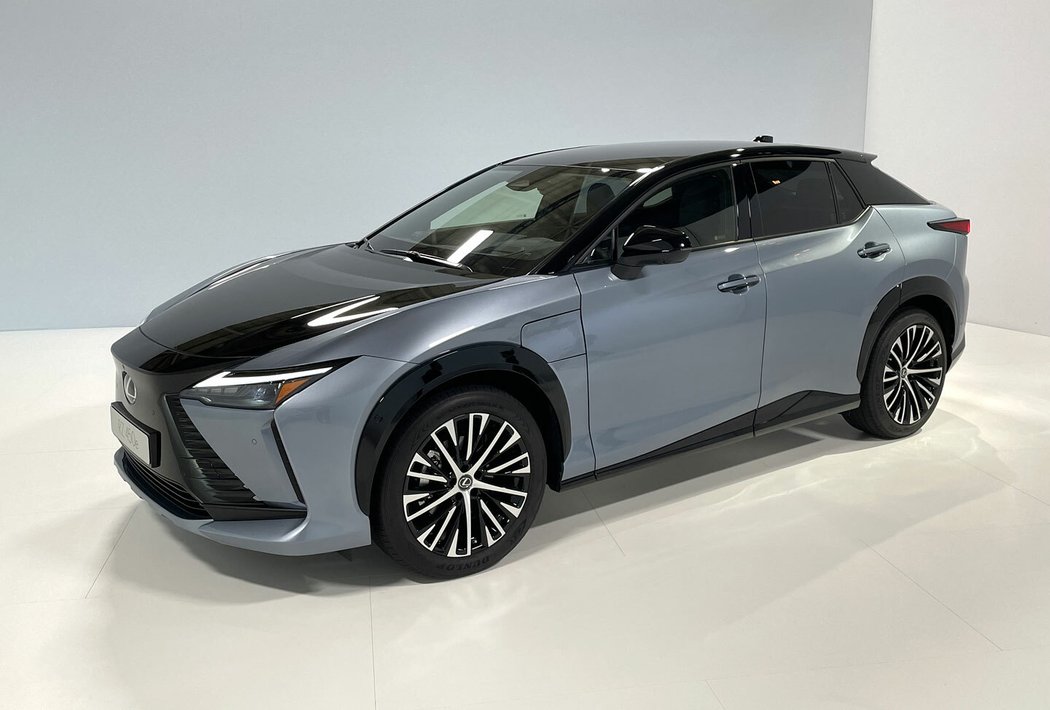 Lexus RZ 450e