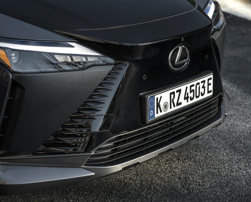 Lexus RZ 450e