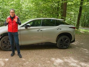 Martin Vaculík a řízení po drátě v Lexusu RZ 550e: Neví, jestli by to chtěl