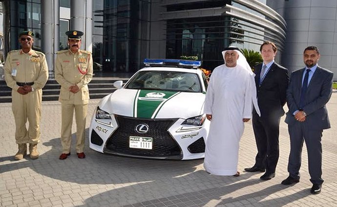 Policie v Dubaji pořídila také Lexus RC F