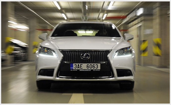 lexus testy luxusni