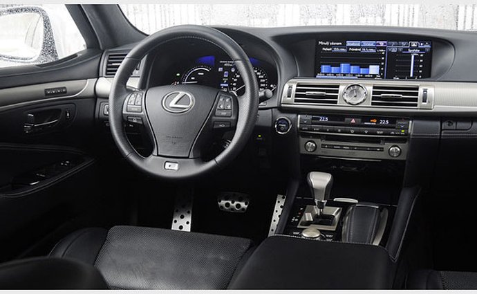 lexus testy luxusni