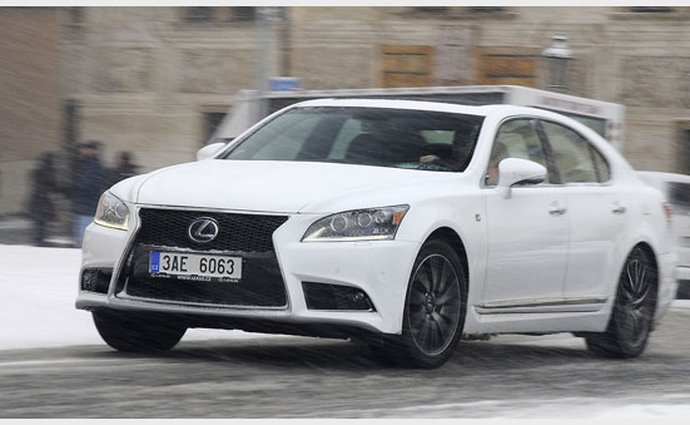 lexus testy luxusni