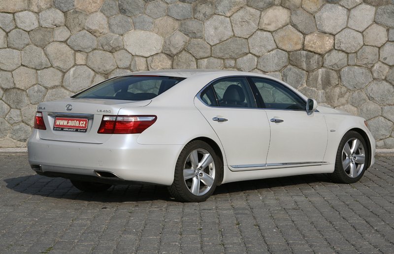 Lexus LS