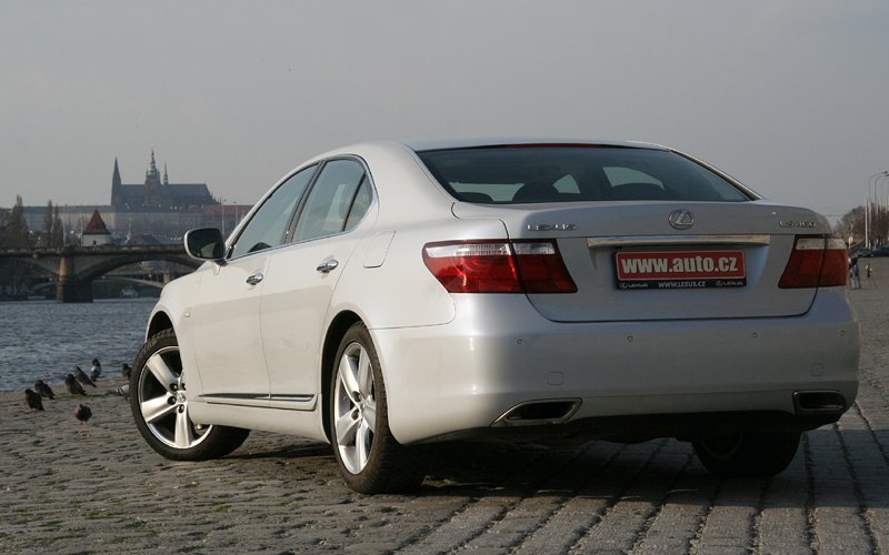 Lexus LS