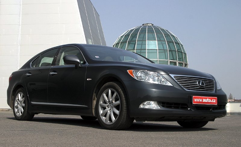 Lexus LS