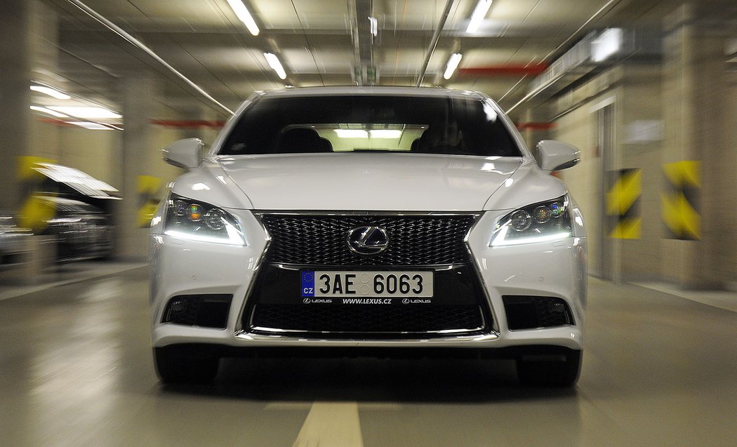 Lexus LS