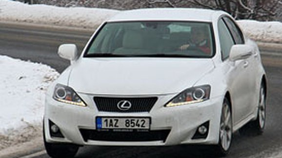 TEST Lexus IS 200d – Sníh a&nbsp;LED