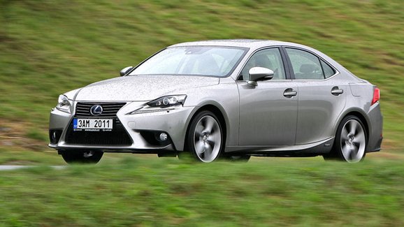 TEST Lexus IS 300h – Tiše a&nbsp;za málo