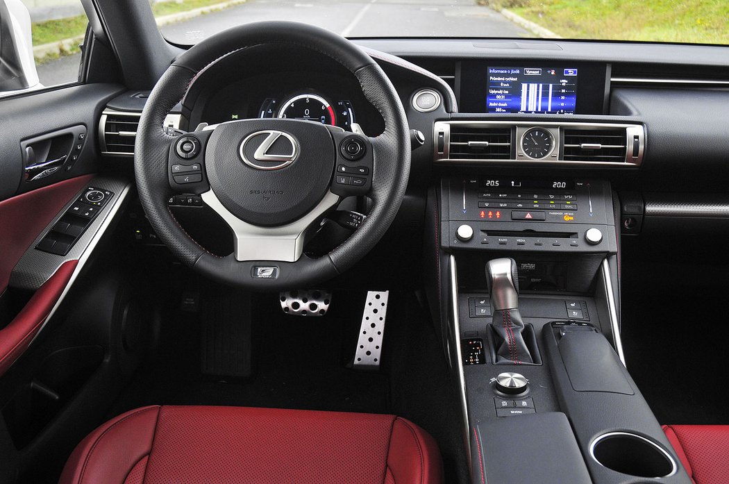 Lexus IS