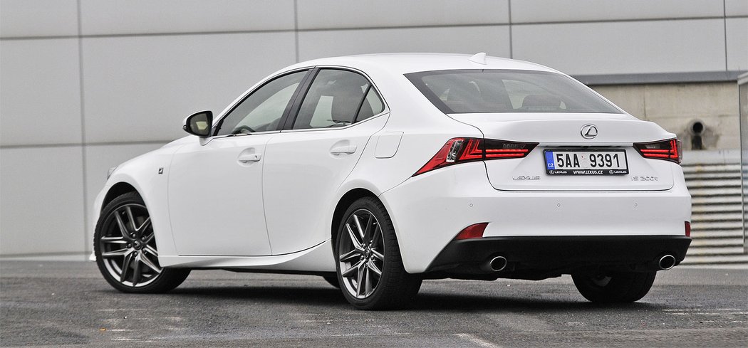 Lexus IS