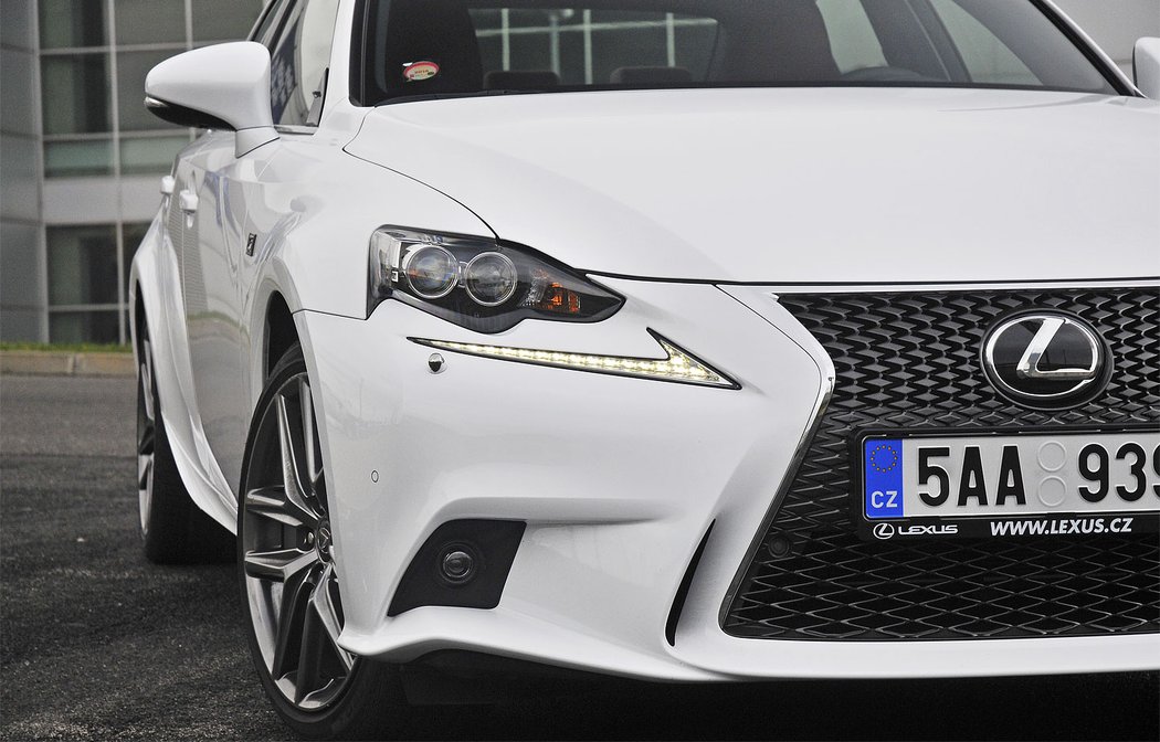 Lexus IS