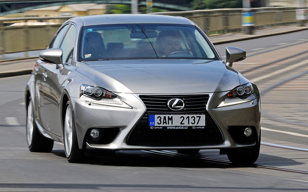 Lexus IS