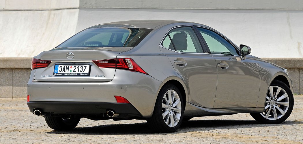 Lexus IS