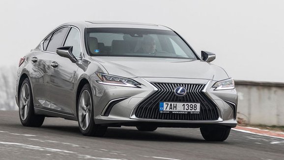 TEST Lexus ES 300h – Mají se Němci bát?