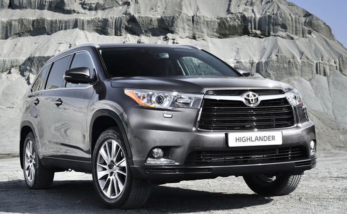 Toyota svolává 516.000 vozů: Potíže s brzdami, airbagy a rezervou
