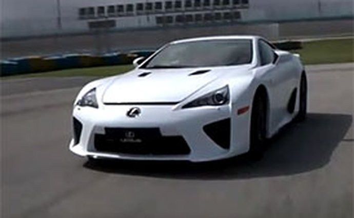 Video: Lexus LFA – Na závodním okruhu i staticky