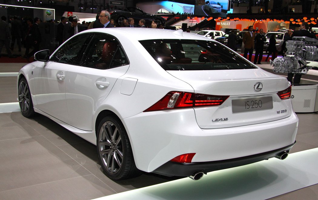 Lexus IS