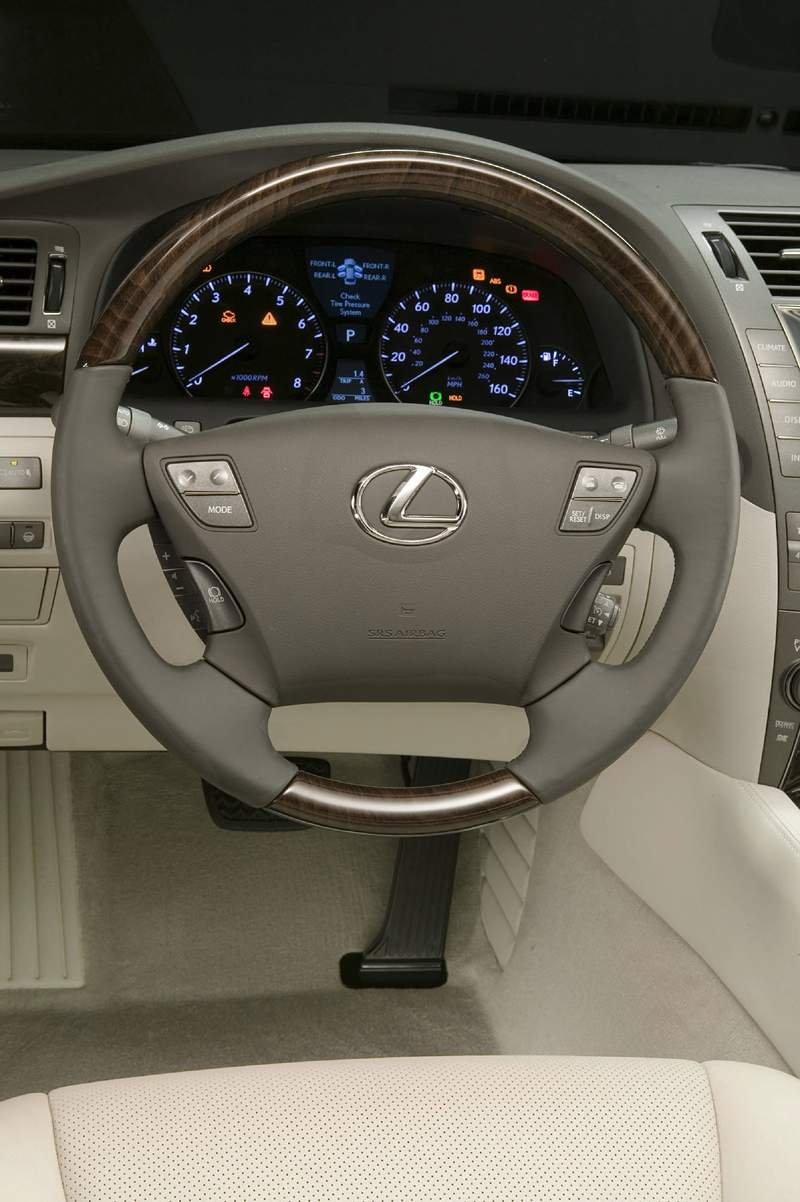 Lexus LS