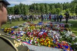 Tisíce lidí si připomněly 75 let od vypálení osady Ležáky