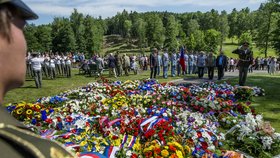 Tisíce lidí si připomněly vyhlazení Ležáků. „Důsledky cítíme dodnes“