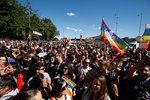 Statisíce lidí pochodují v Madridu za práva gayů.