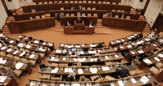 Slovenský parlament museli vyklidit kvůli oznámení bomby