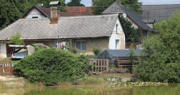 Rodinná tragédie u Příbrami: První slova babičky Vlasty, přišla o manžela, syna a vnoučka Radečka