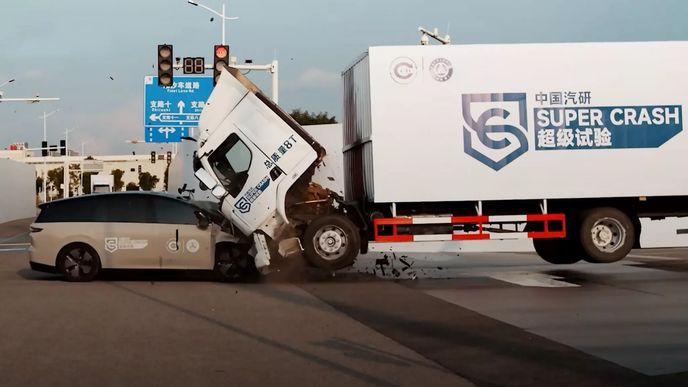 Li Auto i8 Crash test Li Auto i8 Crash test