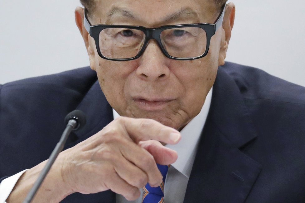 Miliardář z Asie Li Ka-shing odchází v 90 letech do důchodu.