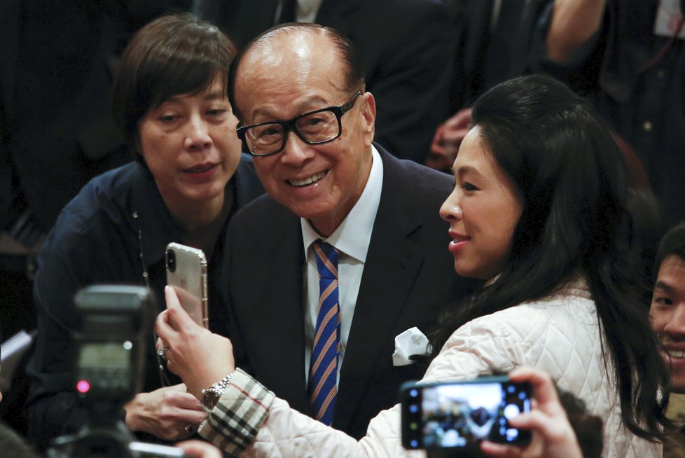 Miliardář z Asie Li Ka-shing odchází v 90 letech do důchodu.