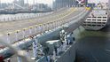 Liaoning, první čínská letadlová loď, byla v úterý v přístavu Dalian slavnostně uvedena do služby. Zdroj: profimedia.cz Liaoning, první čínská letadlová loď, byla v úterý v přístavu Dalian slavnostně uvedena do služby. Zdroj: profimedia.cz