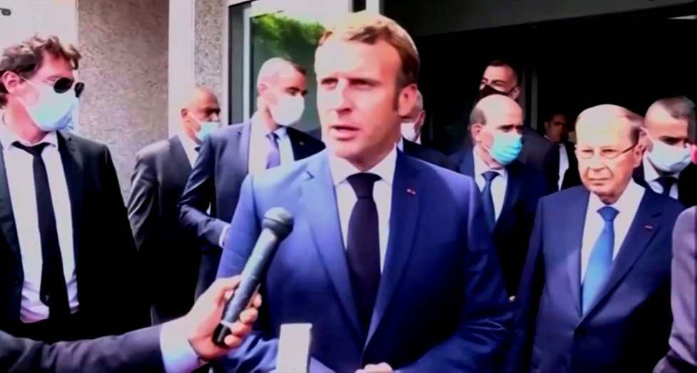 Do Bejrútu dorazil francouzský prezident Emmanuel Macron.