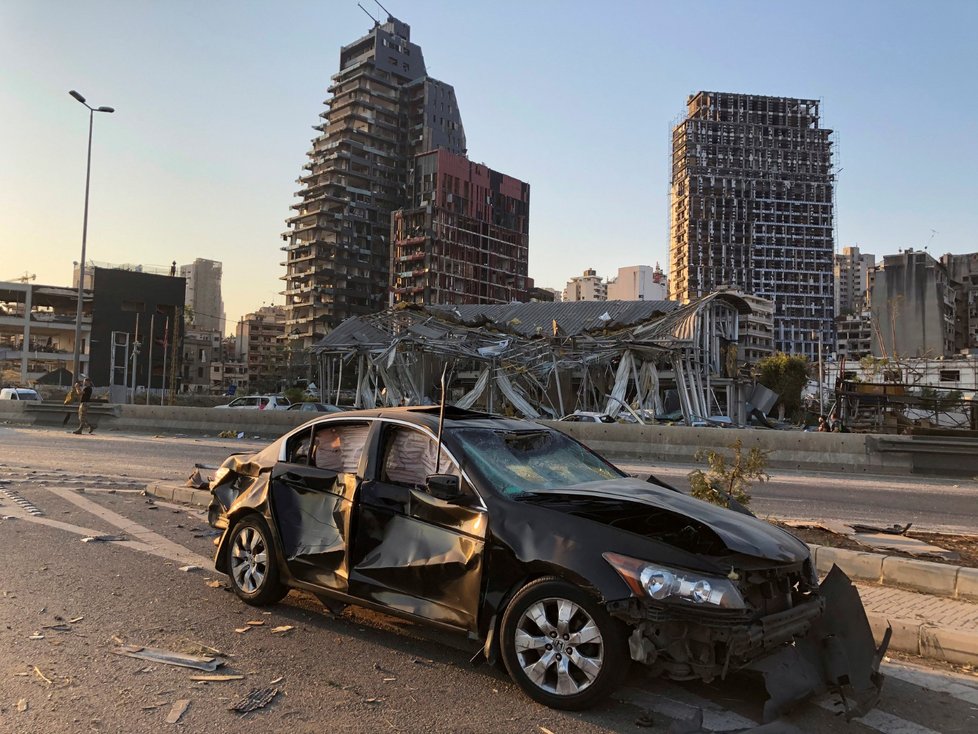 Následky masivní exploze v Bejrútu