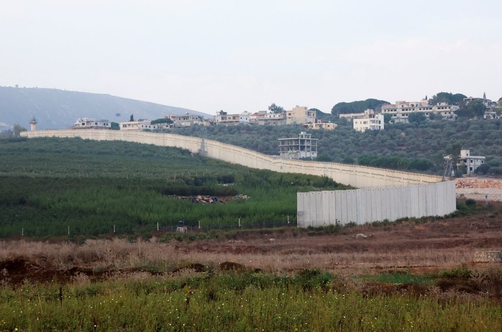 Hraniční zeď v libanonském Chijámu (10. 10. 2023).