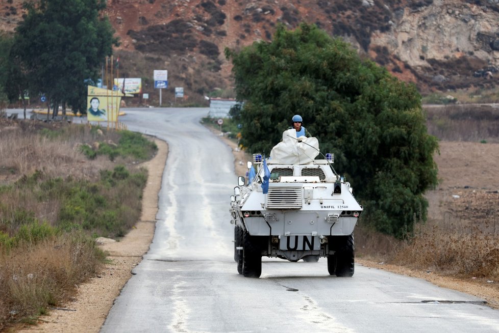 Modré přilby OSN v libanonském Chijámu (10. 10. 2023).