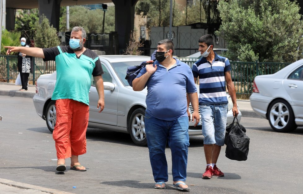 Libanon po ničivé ekplozi v Bejrútu hlásí rekordní nárůst případů nákazy koronavirem. Rostoucí počet nemocných země evidovala už před výbuchem. (11. 8. 2020)