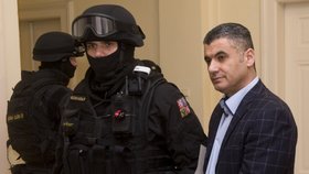 Alí Fajád před pražským soudem
