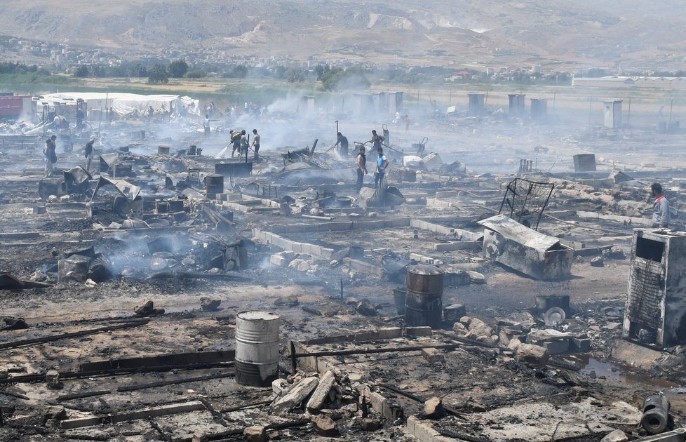 V uprchlickém táboře v Libanonu propukl velký požár.