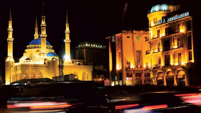 Noční život v Bejrúru pulsuje na náměstích i v úzkých uličkách.