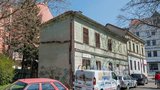 Poslední pozůstatek libeňského ghetta: Starobylá budova chátrá, vlastní ji 11 osob