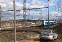 Záhadná smrt v Praze! U kolejí ležela mrtvola, mezi Libní a Běchovicemi nejezdily vlaky
