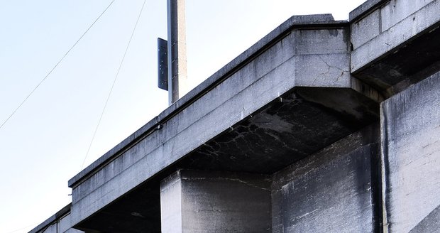 Libeňský most patří k nejdelším silničním mostům v Česku, otevřel ho prezident Masaryk a chtěli ho zbourat. Co dalšího je na něm tak unikátního?